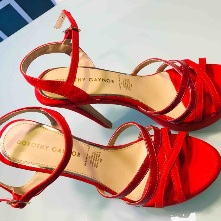 Tacones altos rojos descubiertos de Dorothy Gaynor de segunda mano