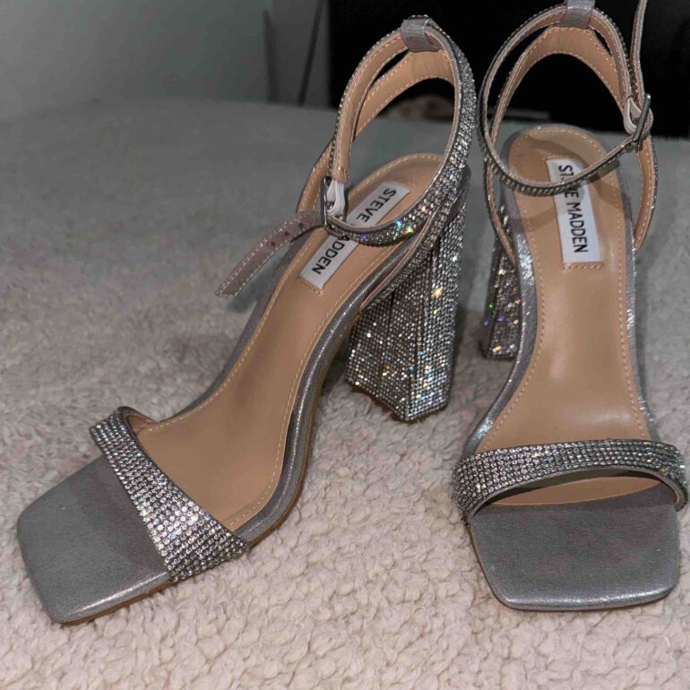 Sandales à Talons Steve Madden Carrson - Maille Noire Avec Bride Cheville | Modèle Femme élégant Et Authentique
