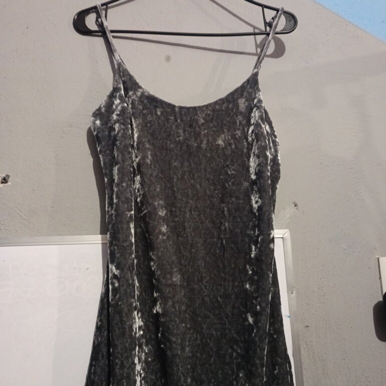 Vestido Corto gamuza Gris F21 de Forever 21 de segunda mano