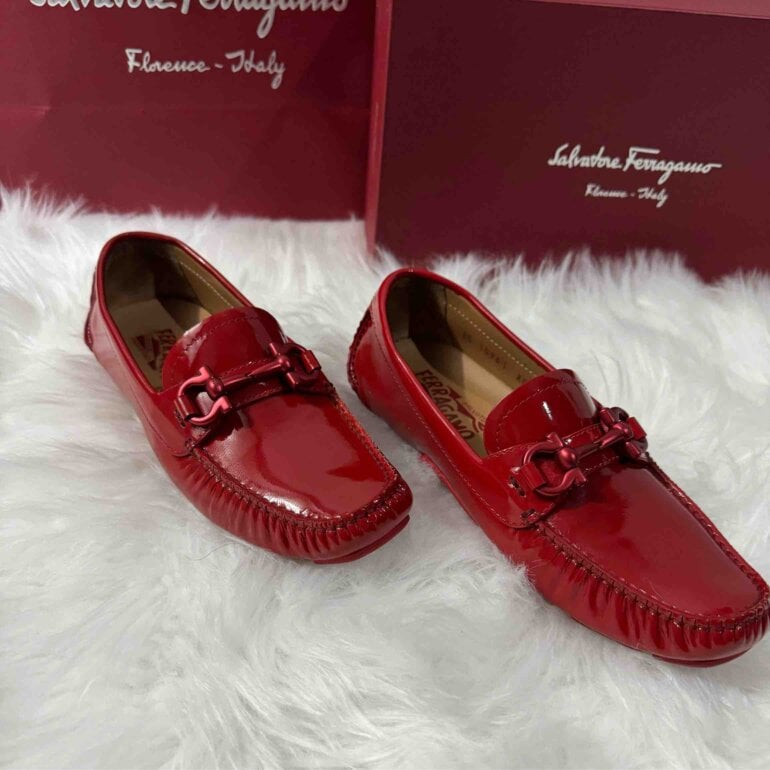 Mocasines Ferragamo rojo de segunda mano GoTrendier