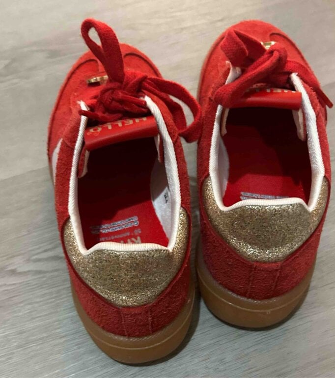 Tennis hello kitty rojos de Coppel de segunda mano GoTrendier