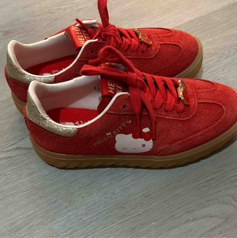 Coppel 2025 Coppel Vende Tenis Originales Tennis Hello Kitty Rojos