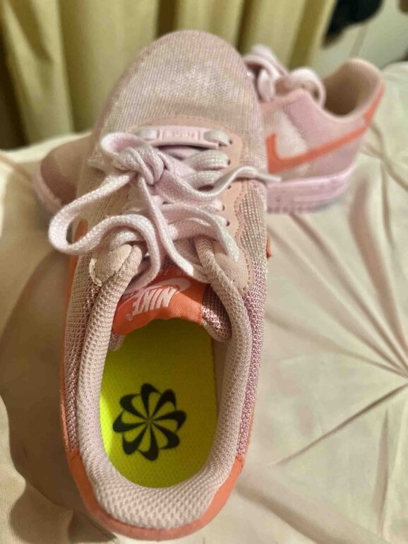 TENIS NIKE ROSA de segunda mano GoTrendier