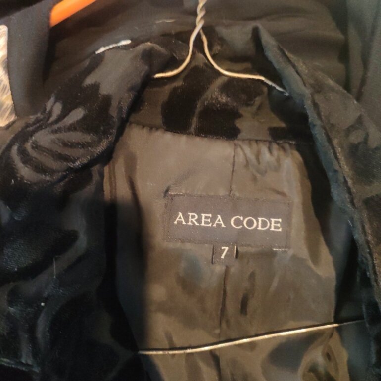 Saco Extention Code Saco terciopelo negro de Area Code de segunda mano - GoTrendier
