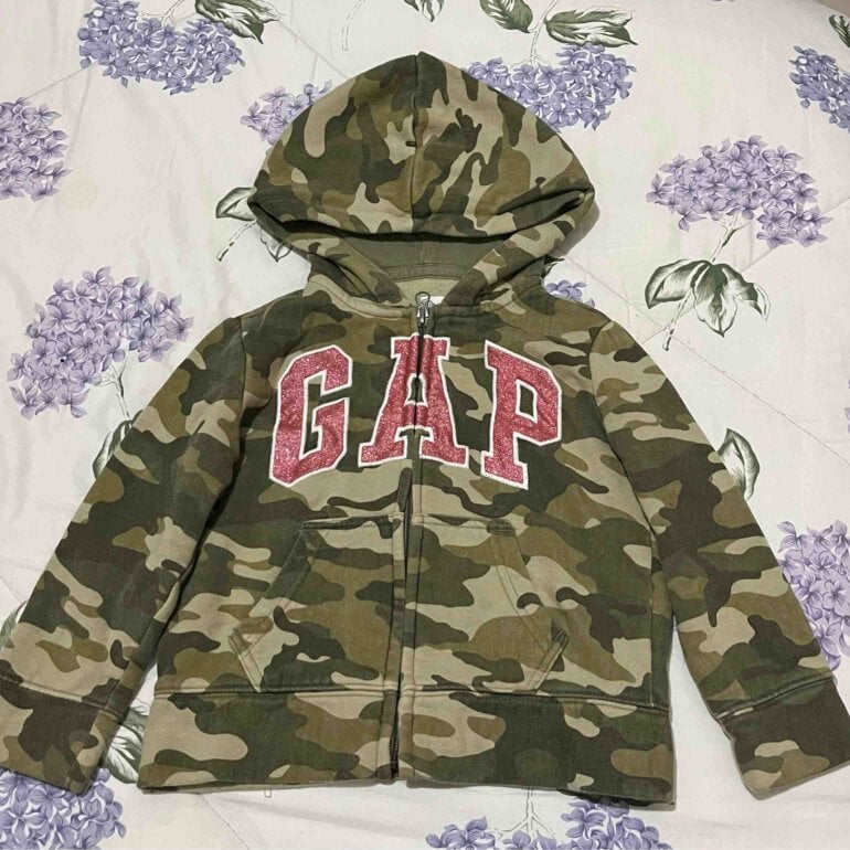 Sudadera Gap Kids camuflaje 💕 de segunda mano GoTrendier