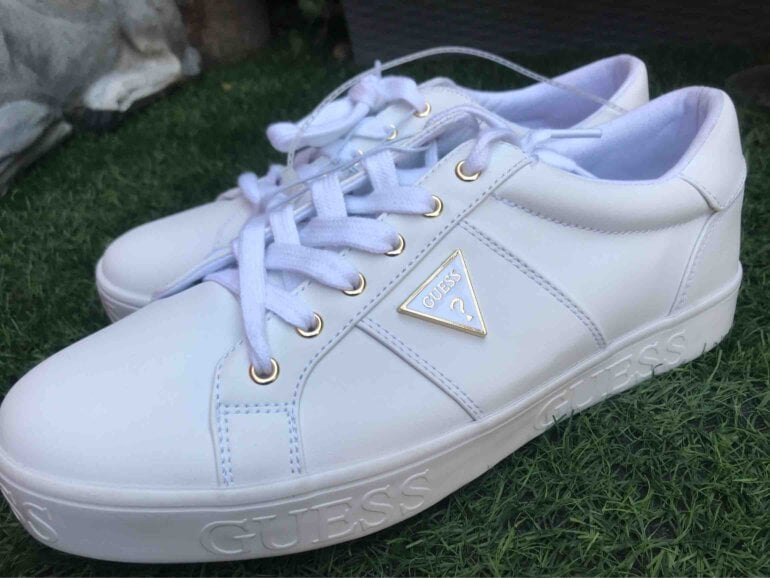 Tenis GUESS WGASTRAY-R de segunda mano GoTrendier