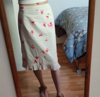 Faldablancaconfloresabstractas