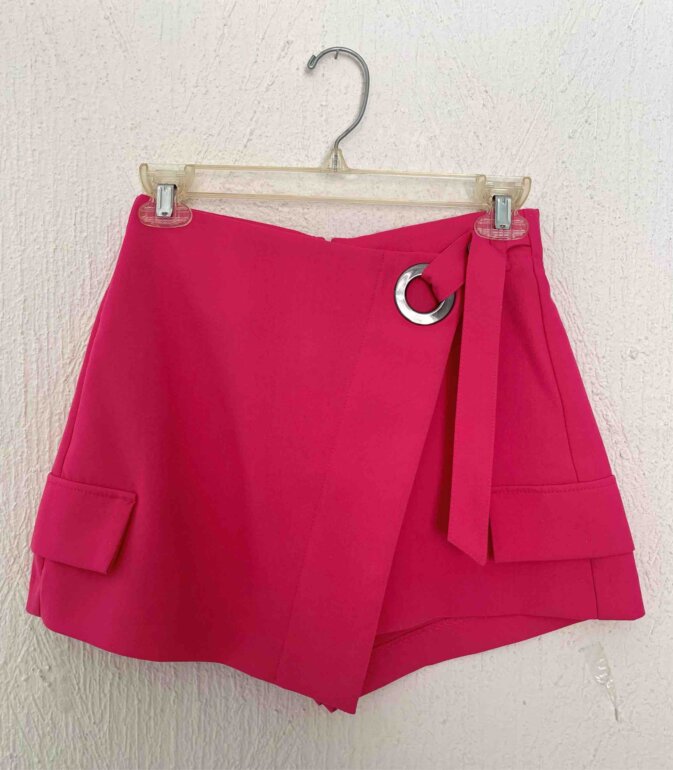 Falda short rosa de Bershka de segunda mano GoTrendier