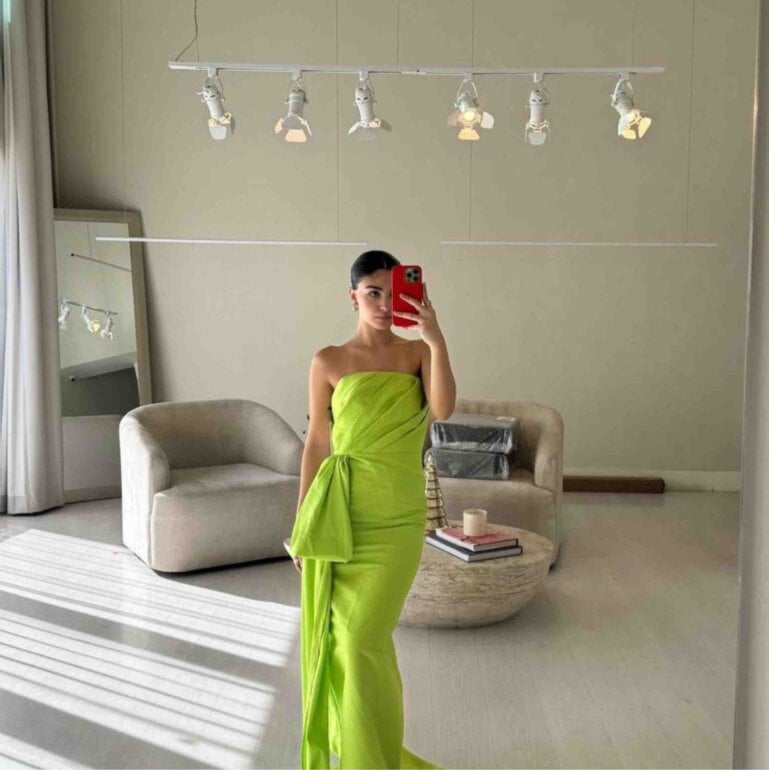green emerald velvet dress vestido verde Nora Parada