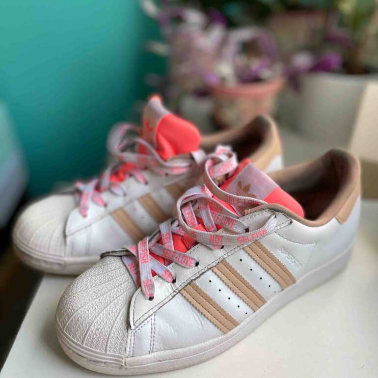 Adidas superstar edicin San Valentn 4 de segunda mano - GoTrendier