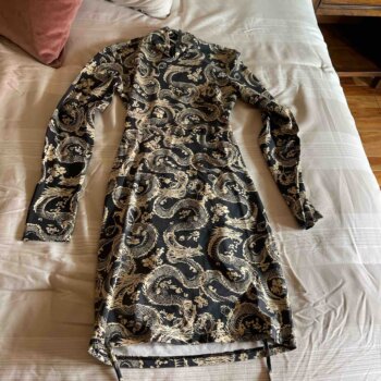 Vestido bodycon dragones de Bershka de segunda mano GoTrendier