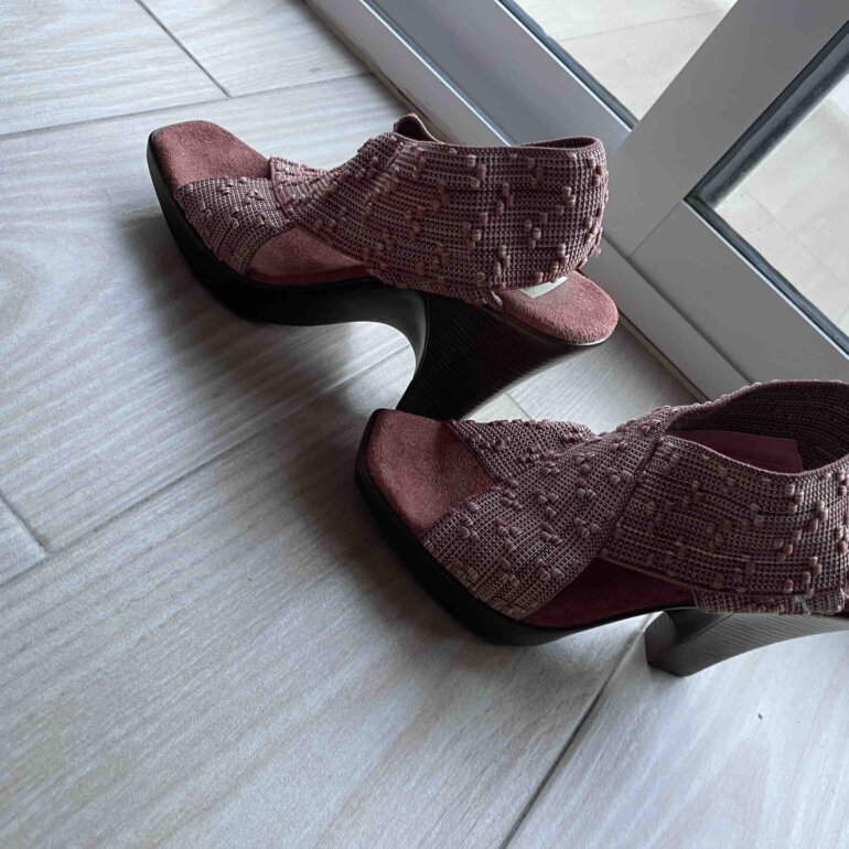 Cómodas zapatillas de resorte de Otras marcas de segunda mano