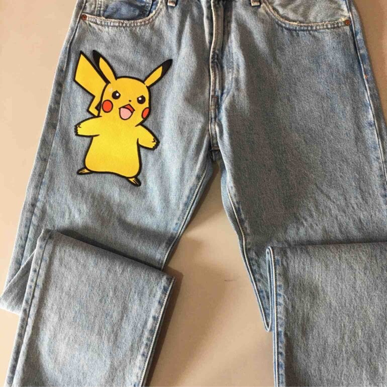 Jeans Levi's x Pokemon de Levi's de segunda mano - GoTrendier