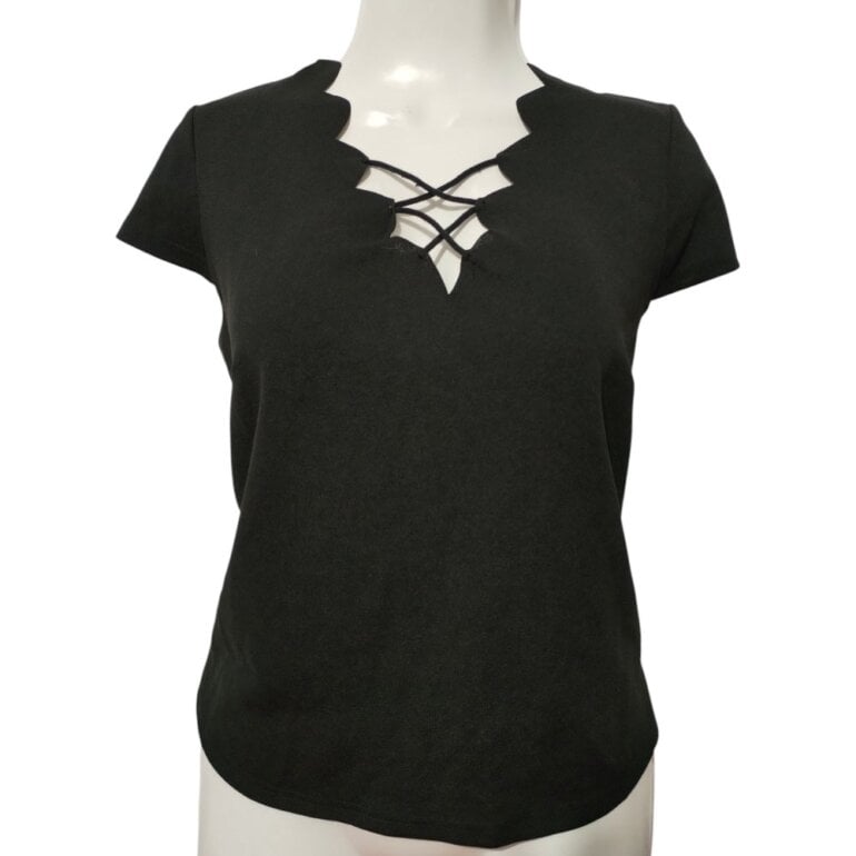 Blusa negra escote V Shein de segunda mano GoTrendier