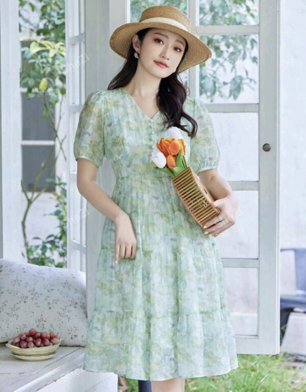 Vestido verde claro floreado de Shein de segunda mano GoTrendier