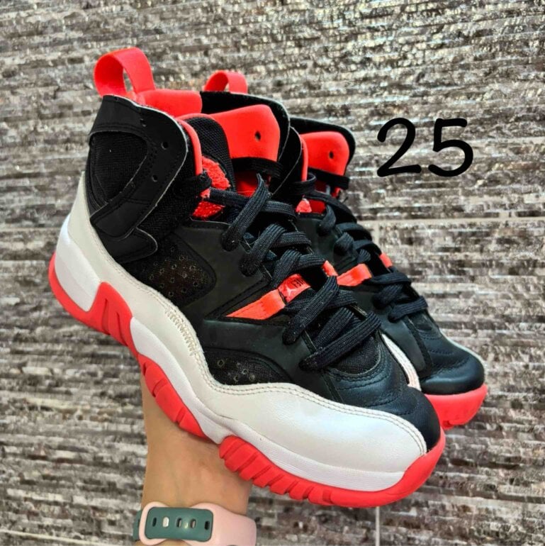 Jordan Jumpman Two Trey Tenis Jordan Blancos Con Rojo Y Negro - Main Image