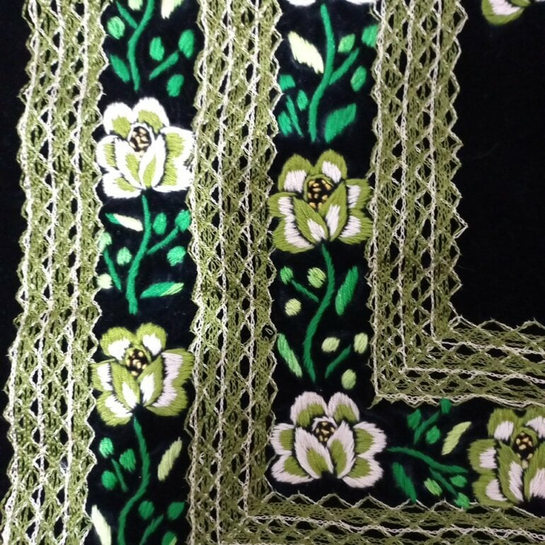 Huipil negro terciopelo de Otras marcas de segunda mano GoTrendier