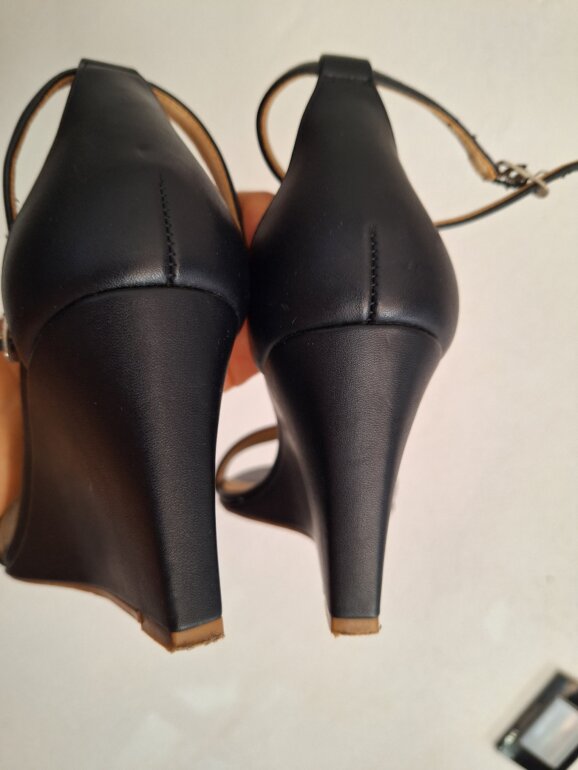 Zapatilla de tacón puente de Andrea de segunda mano GoTrendier