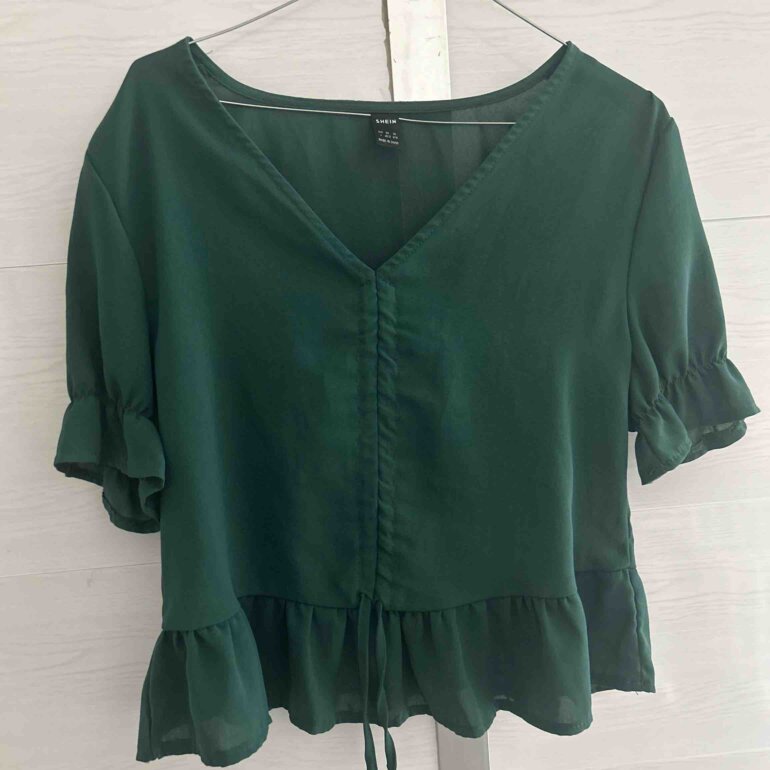Blusa verde corta de Shein de segunda mano GoTrendier
