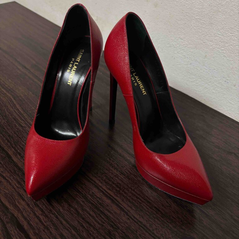 Saint Laurent Zapatos De Suela Roja Marca Tacones De Piel Rojo De