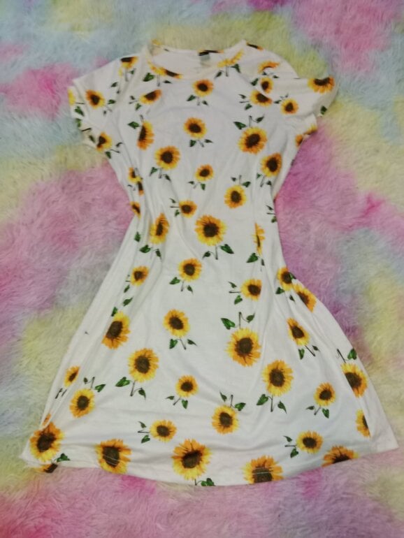 Vestido de flores girasol  de Shein de segunda mano - GoTrendier
