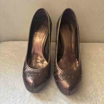 Zapatillas color cobre de Nine West de segunda mano GoTrendier