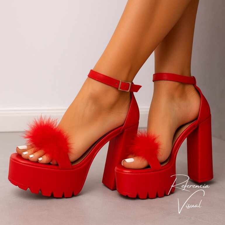 Tacones rojos tipo bratz con peluche de Otras marcas de segunda