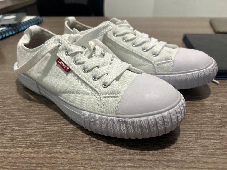 Tenis tipo Converse blanco Levis de Levi's de segunda mano