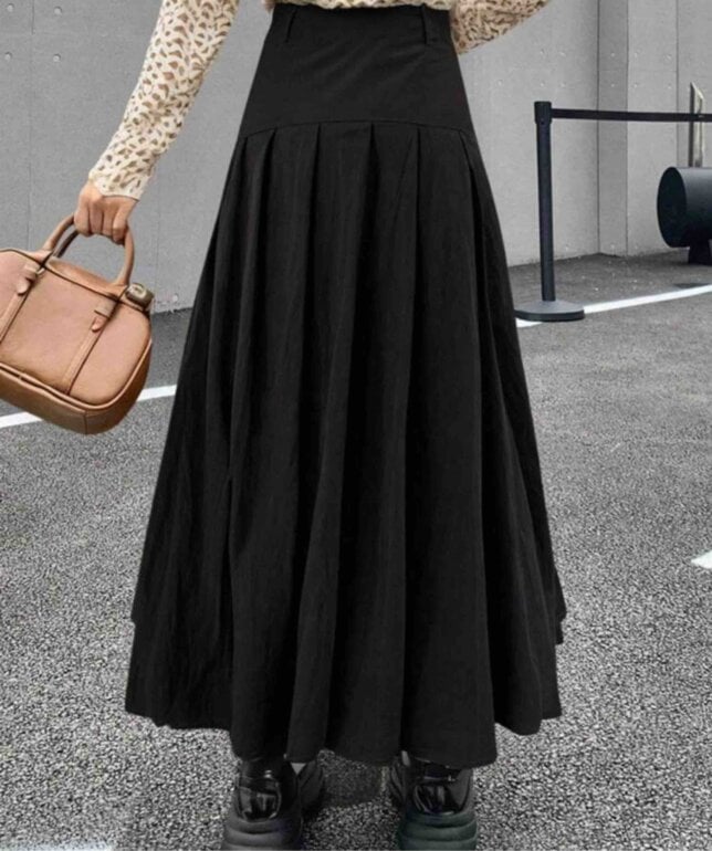 Falda negra larga plisada de Shein de segunda mano GoTrendier