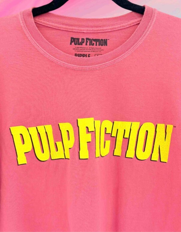 Playera crop Pulp Fiction de Otras marcas de segunda mano GoTrendier