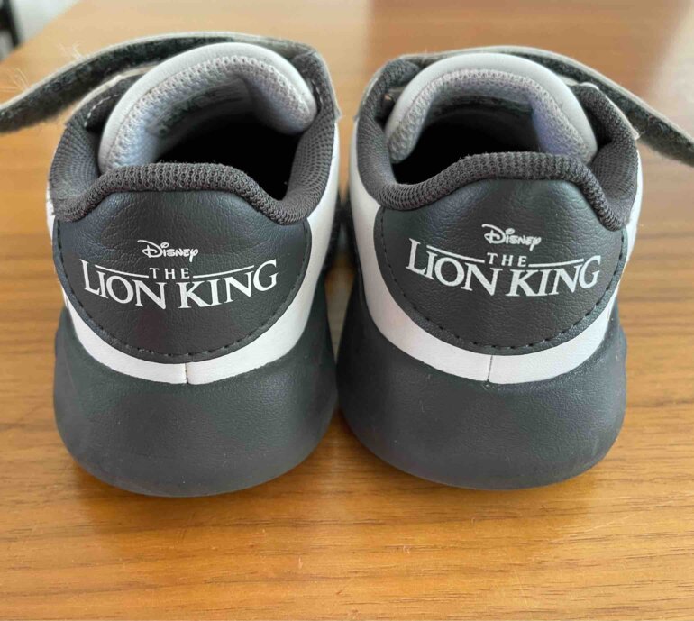 Tenis Adidas Rey León niño de Adidas Kids de segunda mano - GoTrendier
