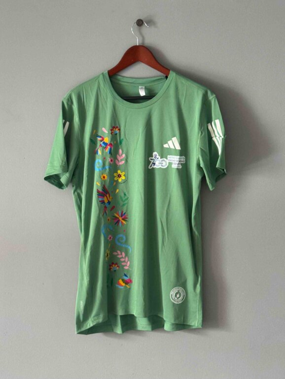 Camisas medio Maratón CDMX Adidas de segunda mano GoTrendier