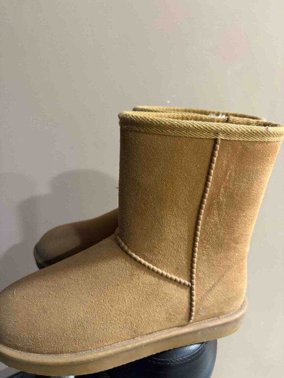 Botas tipo uggs de Bershka de segunda mano GoTrendier