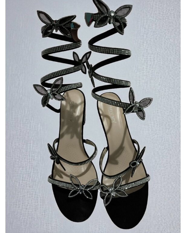 Zapatillas negras con resorte de Delicacy de segunda mano GoTrendier