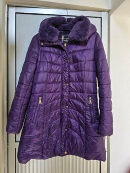 Chamarra con peluche por dentro 💜 de Marezzi de segunda mano