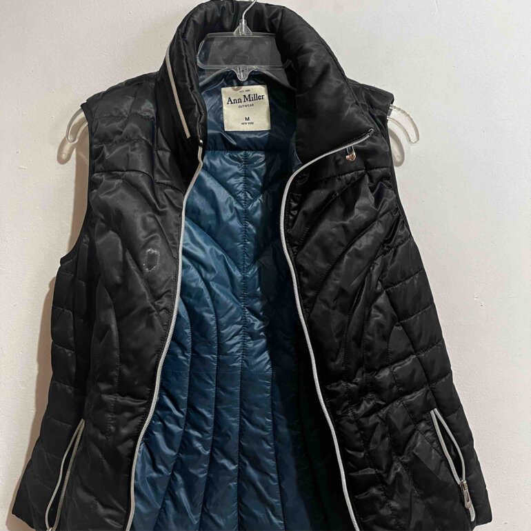 Chaleco negro Ann Miller de Amanda uprichard de segunda mano