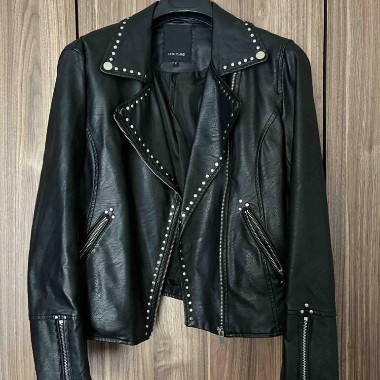 Chamarra piel 🖤 de Hollyland de segunda mano GoTrendier