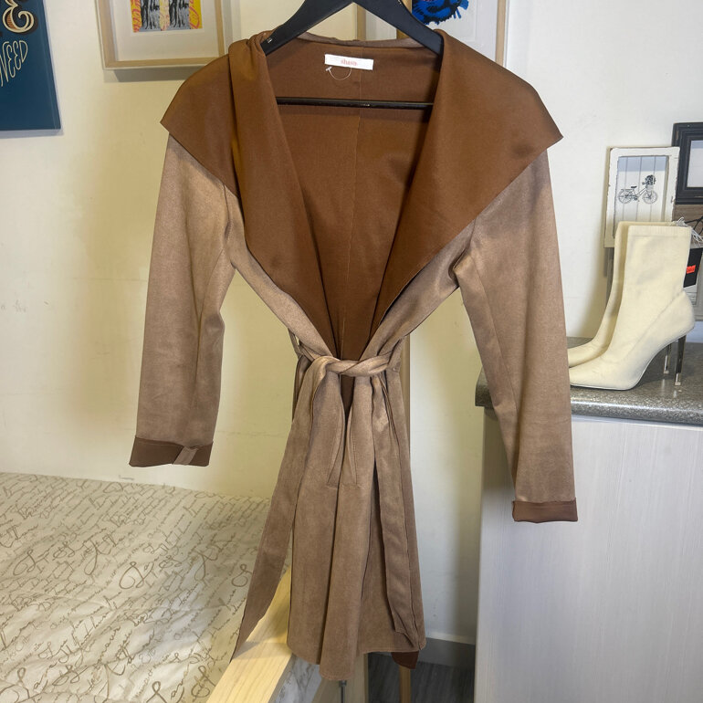Abrigo café con capucha de Shasa de segunda mano GoTrendier