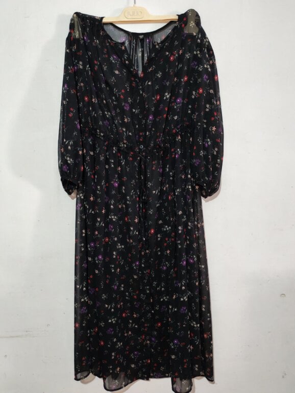 Vestido MIDI uniqlo negro con flores T.M de segunda mano - GoTrendier