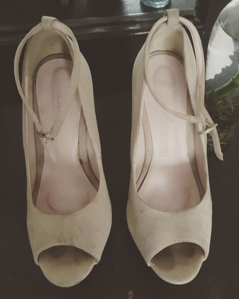 Zapatos Andrea color beige de segunda mano - GoTrendier