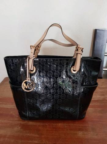 Bolsa Michael Kors Negra Charol Online Sales, UP TO 62% OFF |  www.bravoplaya.com