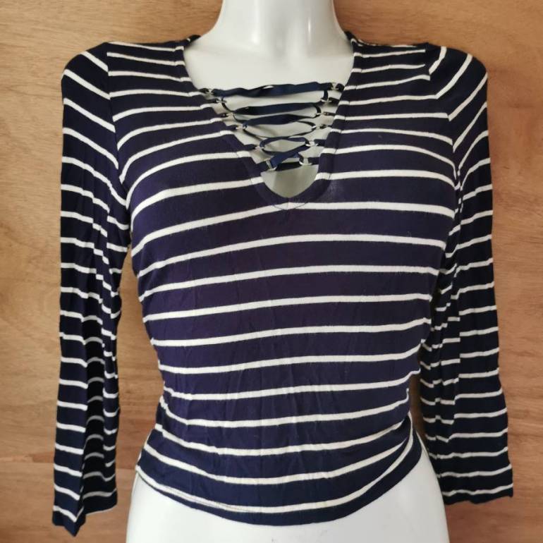 Blusa con cintas en el pecho clearance