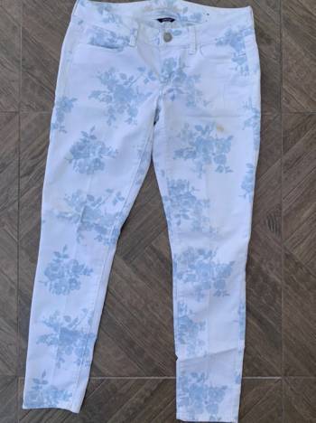 Pantalon detalle flores azules T-6 eua de American Eagle Outfitters de  segunda mano - GoTrendier