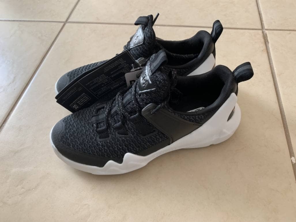 Tenis DLT-A NUEVOS de Skechers de segunda mano GoTrendier