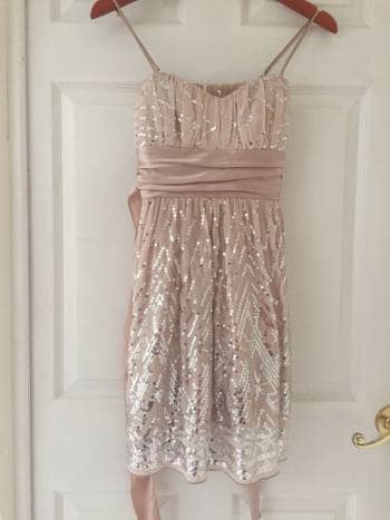 Vestido rosa palo corto con lentejuelas de Speechless de segunda mano -  GoTrendier