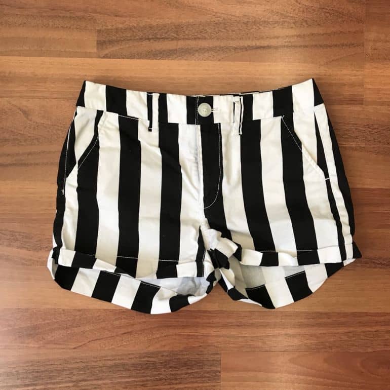 Short blanco con negro clearance