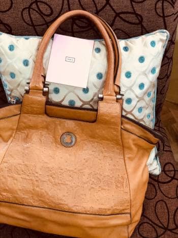 Bolsa tous piel color camel con grabado de segunda mano - GoTrendier
