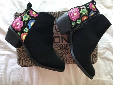 Zara confirma que las flores son las nuevas tachuelas - Foto