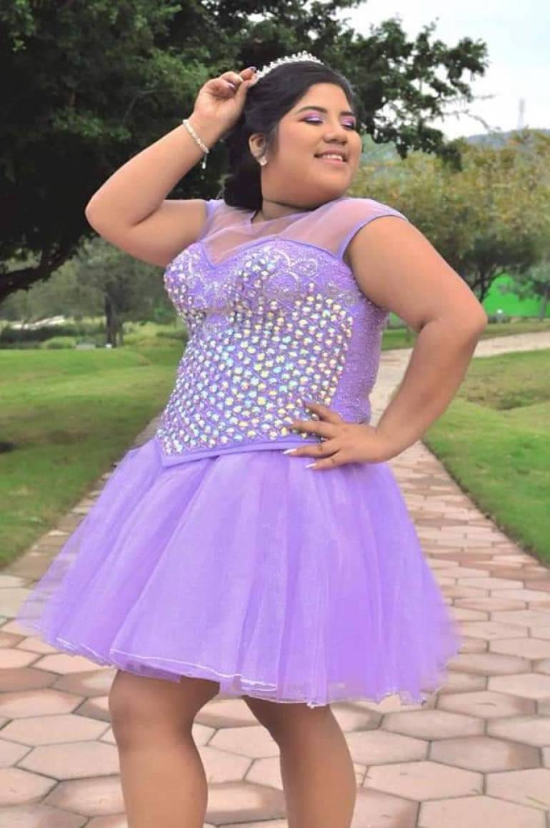 Vestido de xv color lila de boutique Andrea de segunda mano - GoTrendier