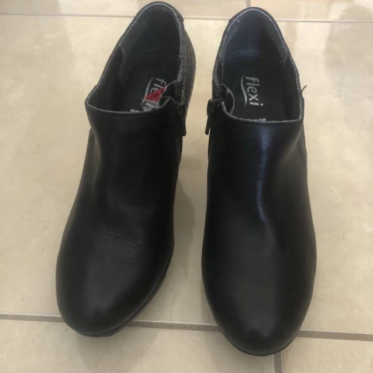 Botines Nuevos Flexi negros . Talla 6 en Coyoacán, Ciudad de México por  $300 | Segundamano.mx
